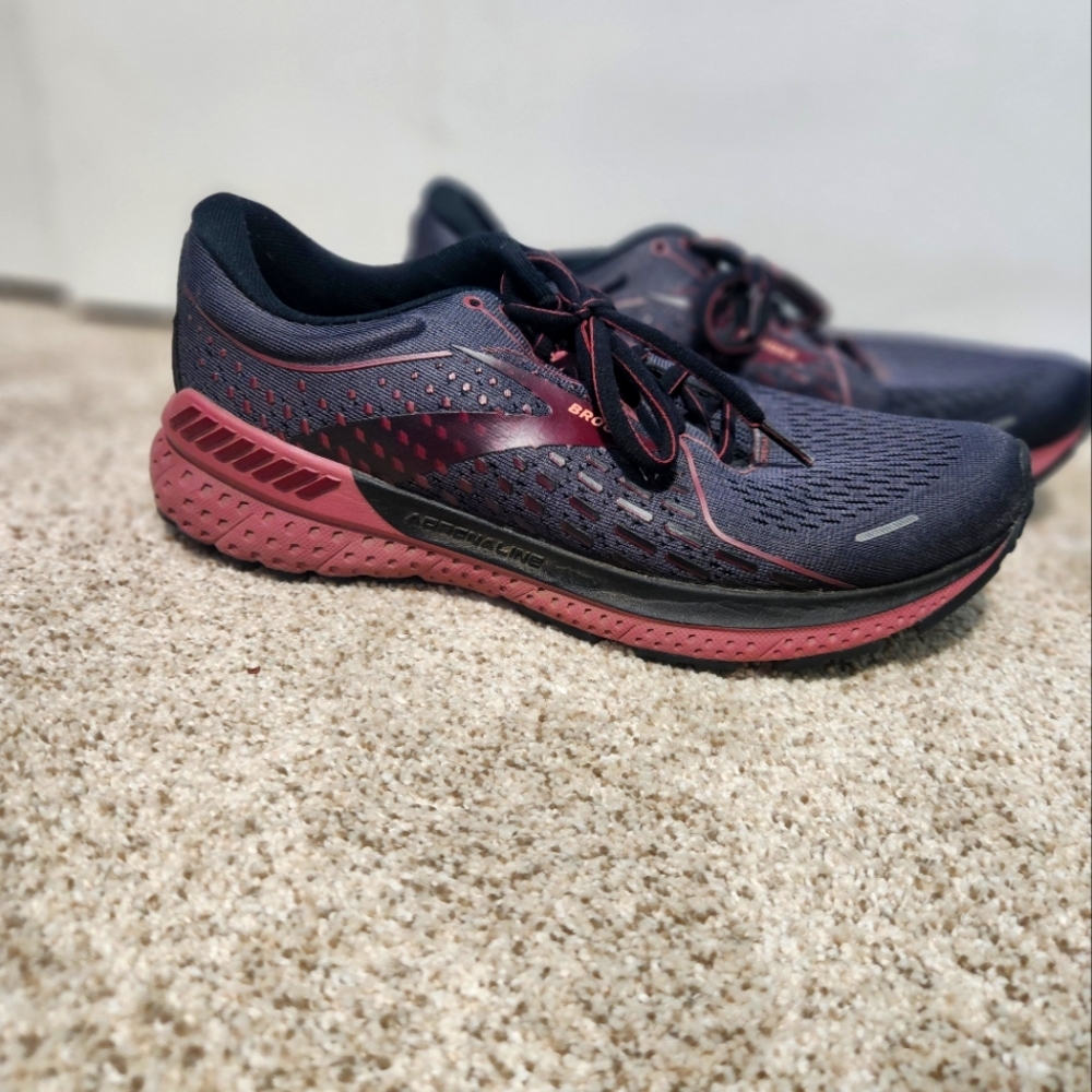 Brooks Women's Adrenaline GTS 21